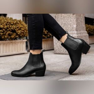 Thursday boot company dreamer bootie black leather Chelsea size 8.5